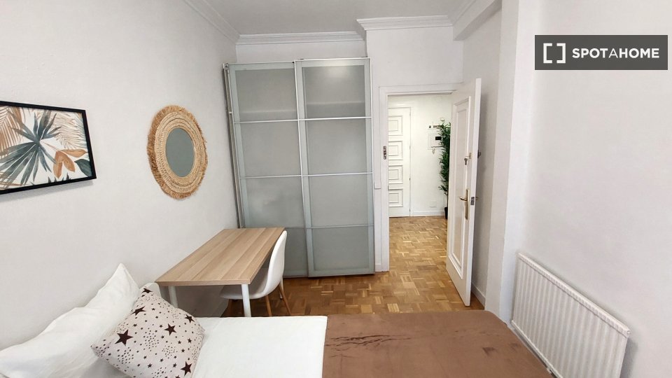 Double room Madrid, 4 beds, 61m² — photo 15