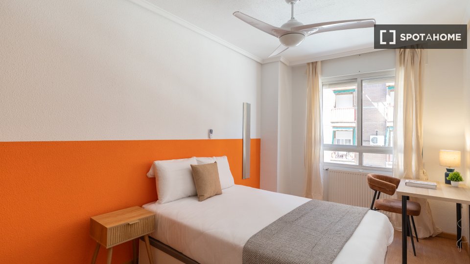 Double room Madrid, 5 beds — photo 13