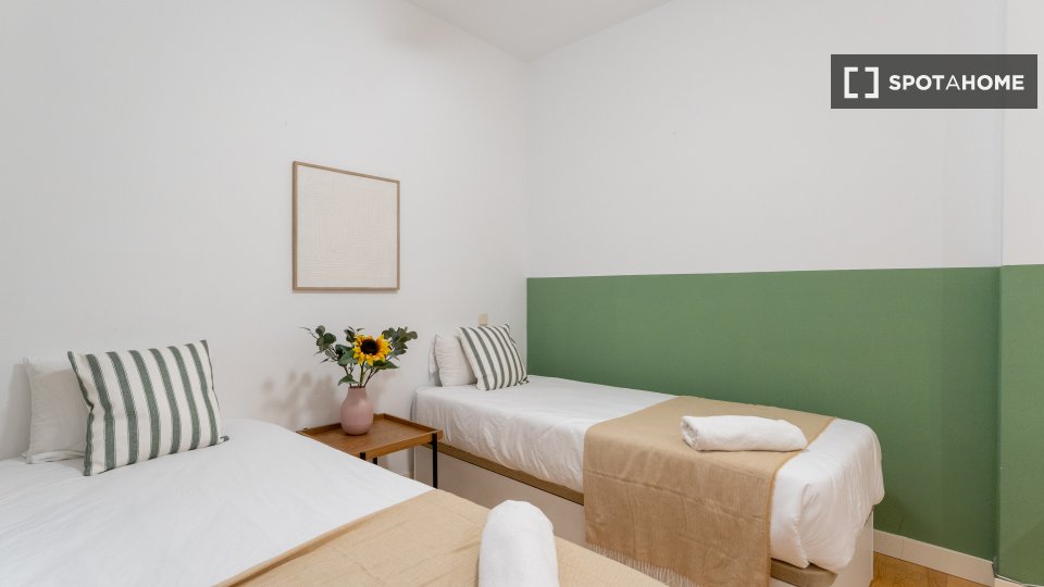 Double room Madrid, 4 beds — photo 4