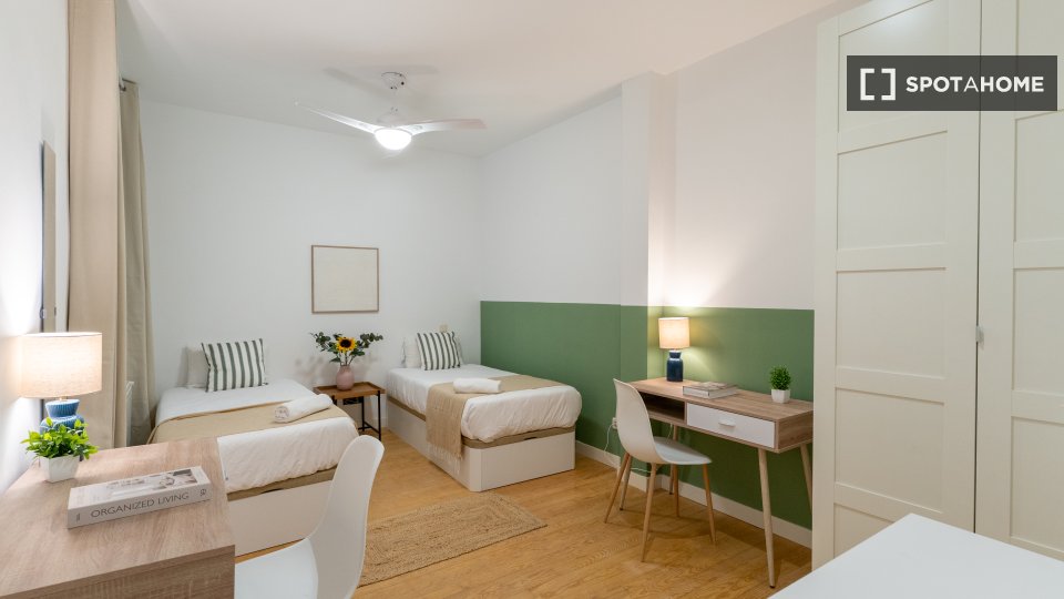 Double room Madrid, 4 beds — photo 8