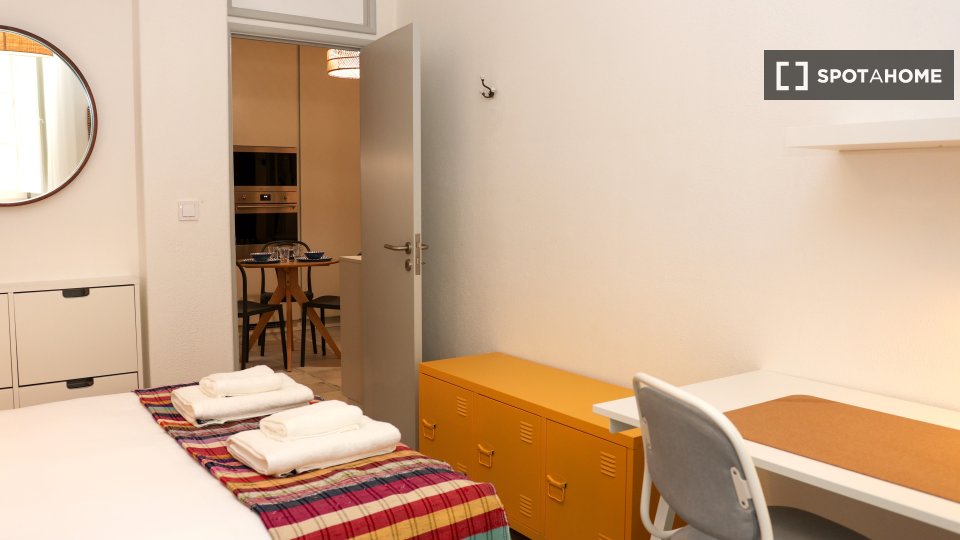 Apartment Lisbon, 2 beds, 50m² — photo 14