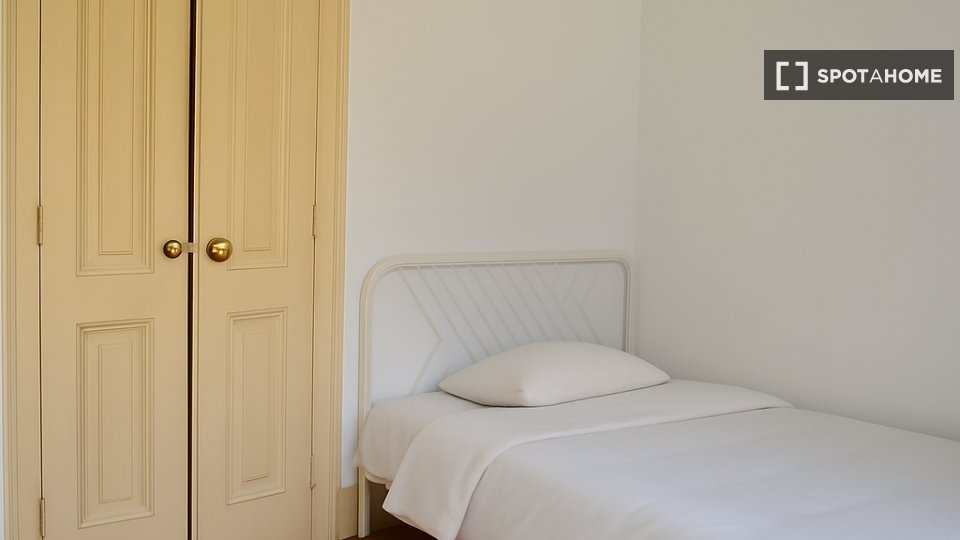 Double room Lisbon, 8 beds — photo 1