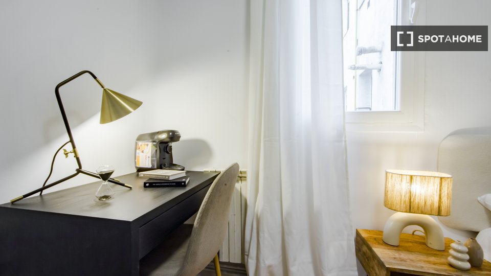 Double room Madrid, 4 beds, 70m² — photo 11