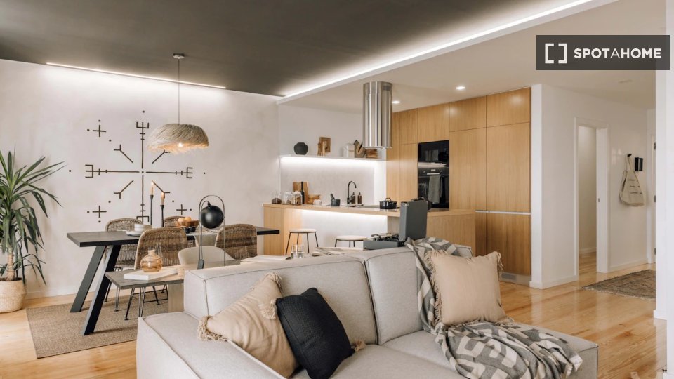 Apartment Lisbon, 2 beds, 117m² — photo 16
