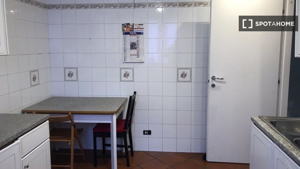 Double room Rome, 3 beds — photo 23