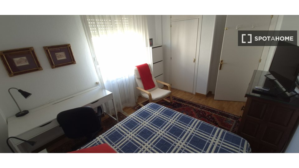 Double room Madrid, 1 bed, 120m² — photo 19