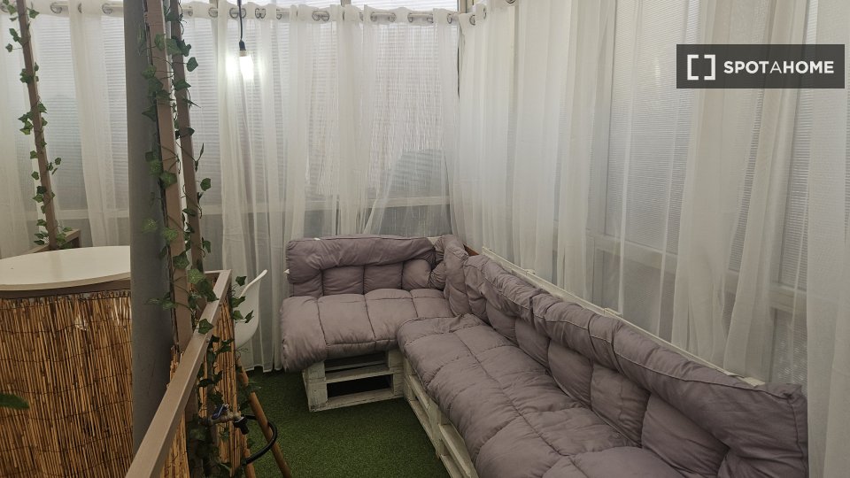 Double room Madrid, 3 beds, 75m² — photo 6