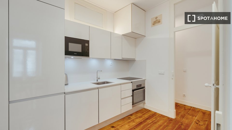 Apartment Lisbon, 2 beds, 75m² — photo 16