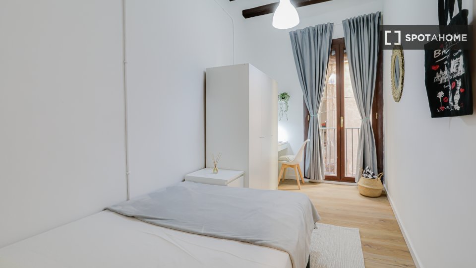 Double room Barcelona, 5 beds — photo 11