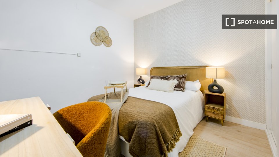 Double room Madrid, 6 beds, 110m² — photo 2