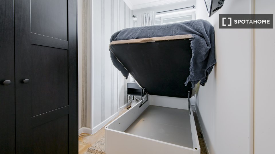 Double room Madrid, 11 beds, 250m² — photo 4