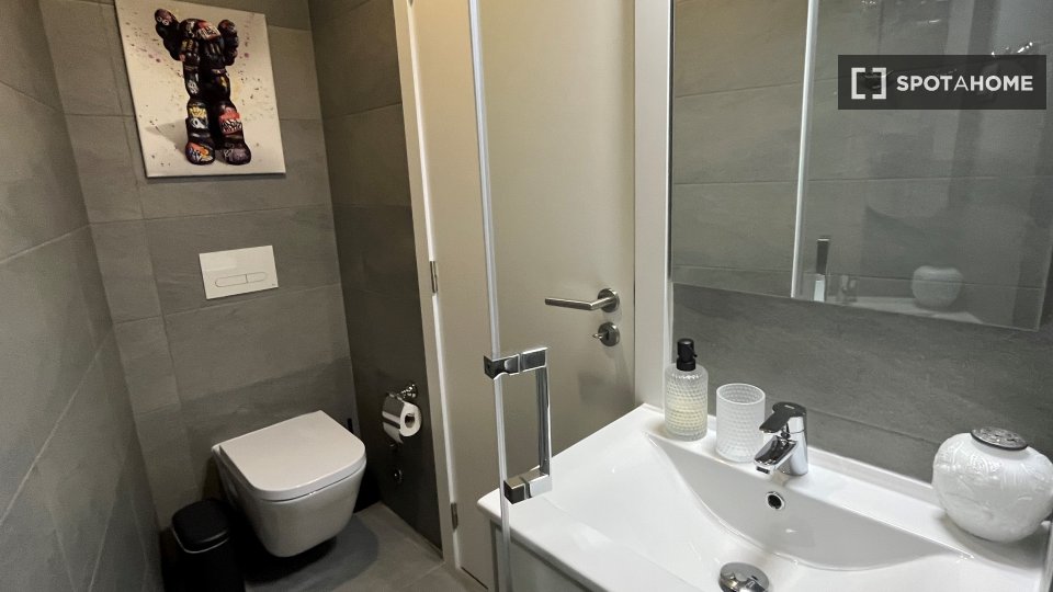 Apartment Lisbon, 2 beds, 61m² — photo 4