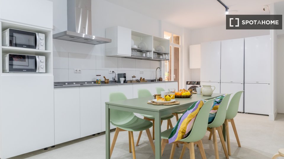 Double room Madrid, 9 beds, 210m² — photo 4