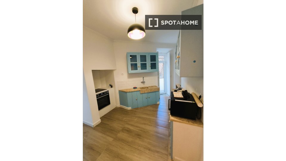 Apartment Lisbon, 2 beds, 105m² — photo 16