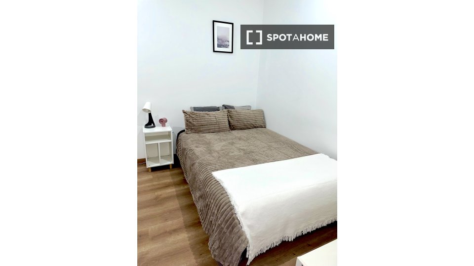 Double room Barcelona, 5 beds — photo 32