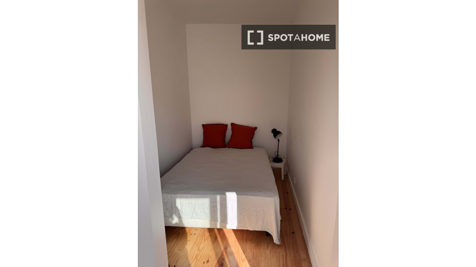 Apartment Lisbon, 2 beds, 45m² — photo 7