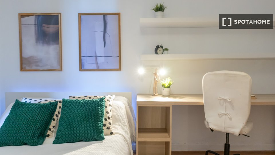 Double room Madrid, 7 beds, 160m² — photo 54