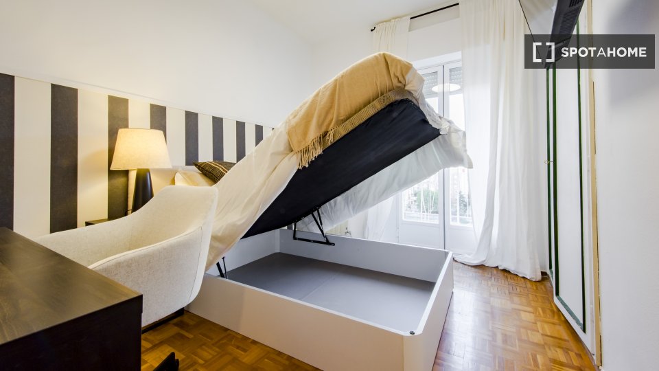 Double room Madrid, 6 beds, 120m² — photo 13