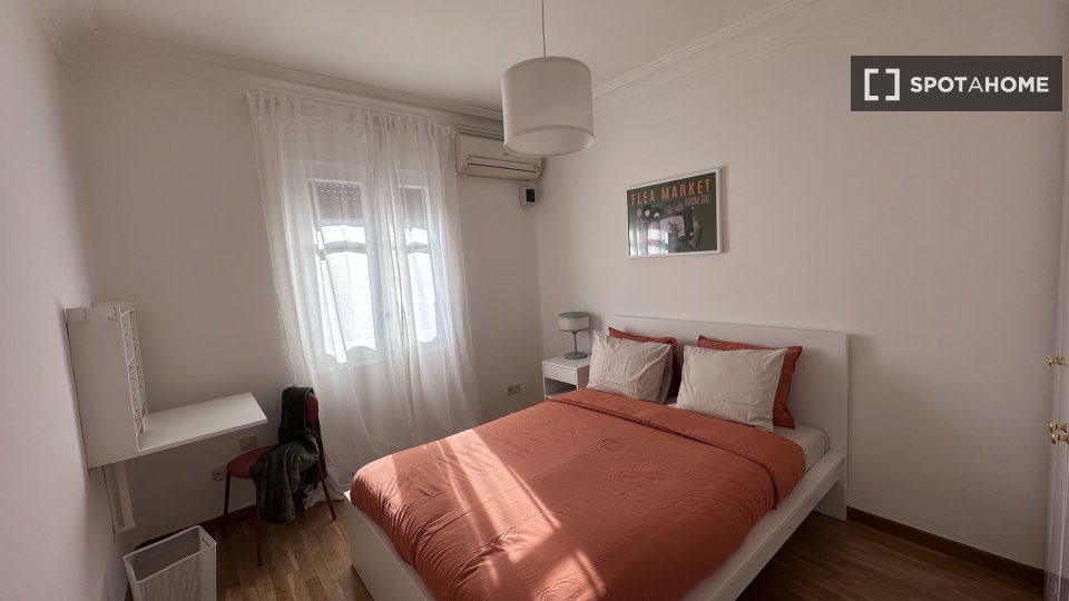 Double room Madrid, 5 beds — photo 15