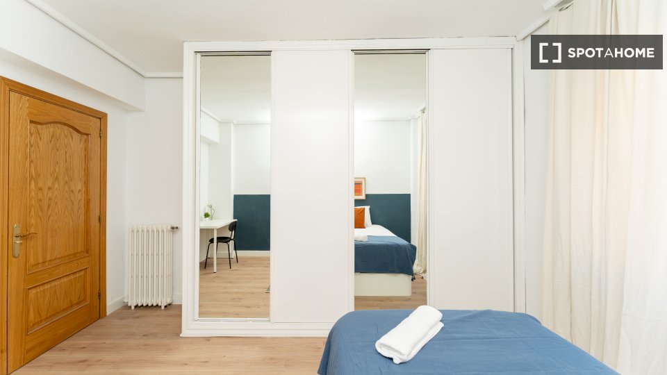 Double room Madrid, 5 beds — photo 4