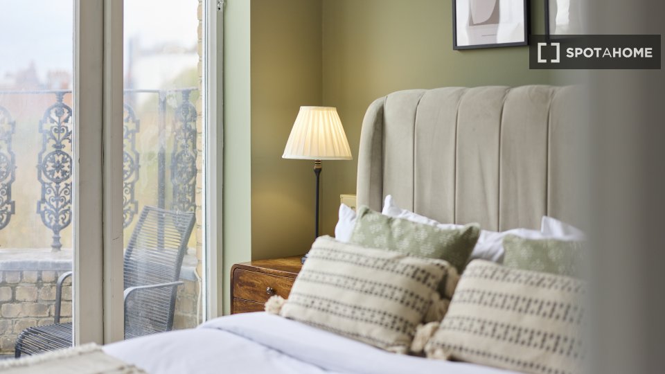 Apartment London, 3 beds, 83m² — photo 1