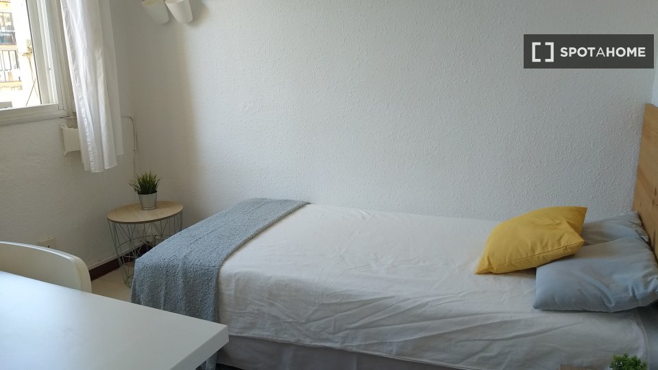 Double room Barcelona, 5 beds, 90m² — photo 1