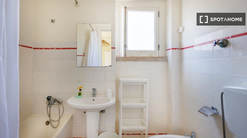 Double room Lisbon, 6 beds — photo 12