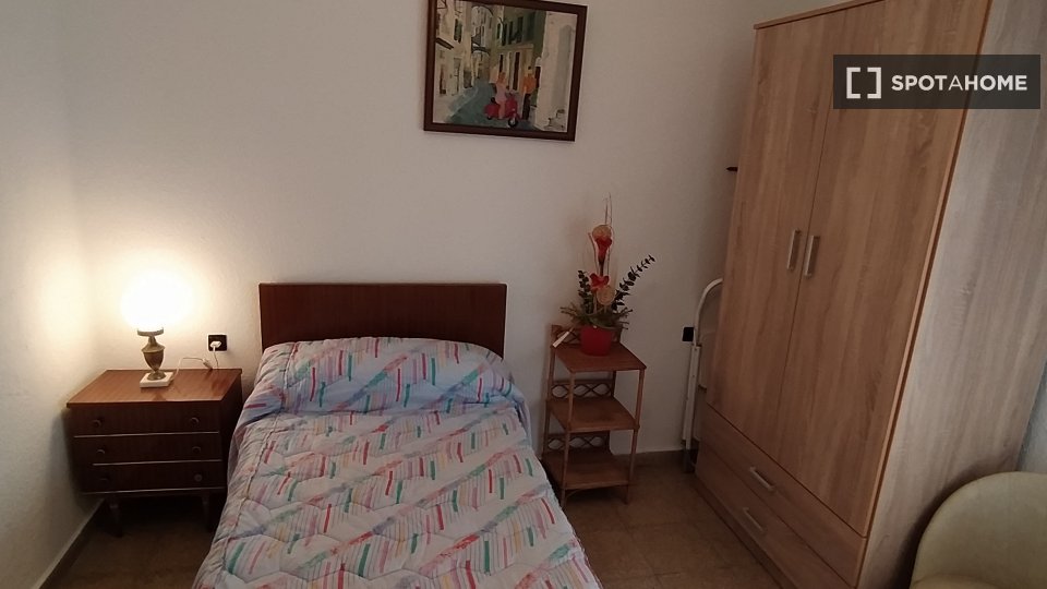 Apartment Valencia, 3 beds, 76m² — photo 2