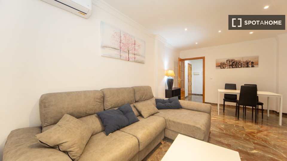 Double room Granada, 3 beds, 80m² — photo 1