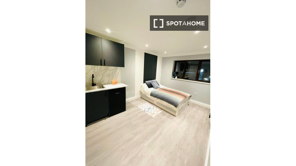 Studio apartment for rent in West Ham, London (ref 963461) Spotahome