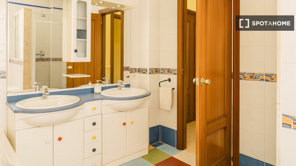 Double room Granada, 3 beds — photo 1