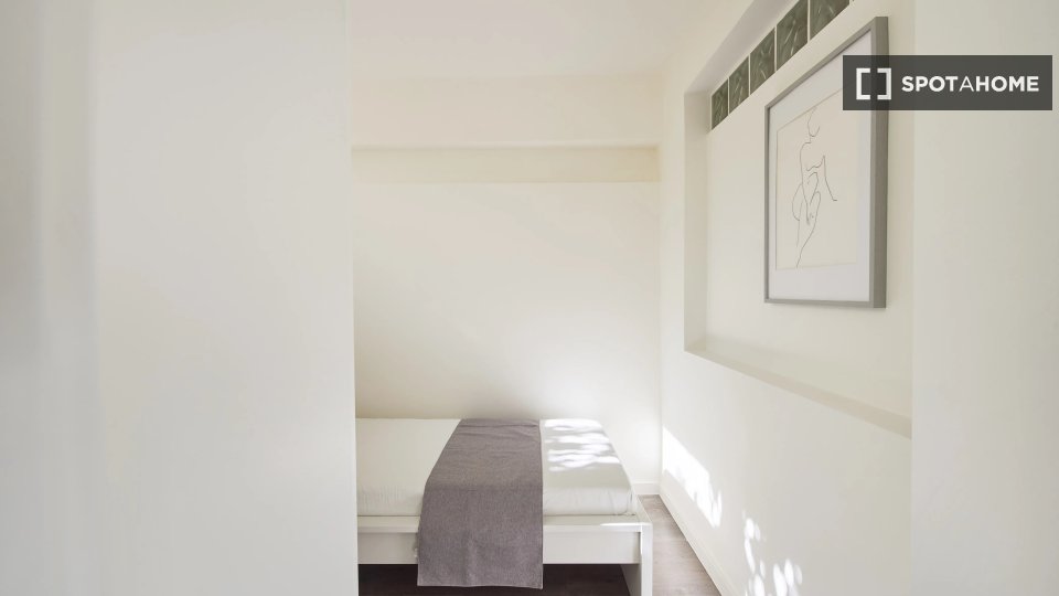 Double room Lisbon, 4 beds — photo 11