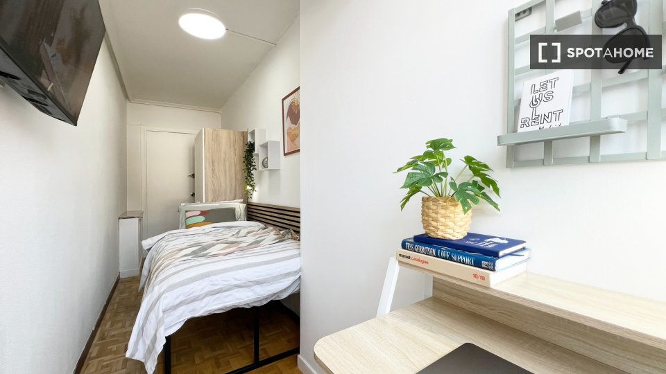 Double room Madrid, 6 beds — photo 9