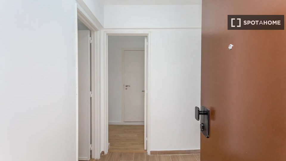 Double room Lisbon, 5 beds — photo 15