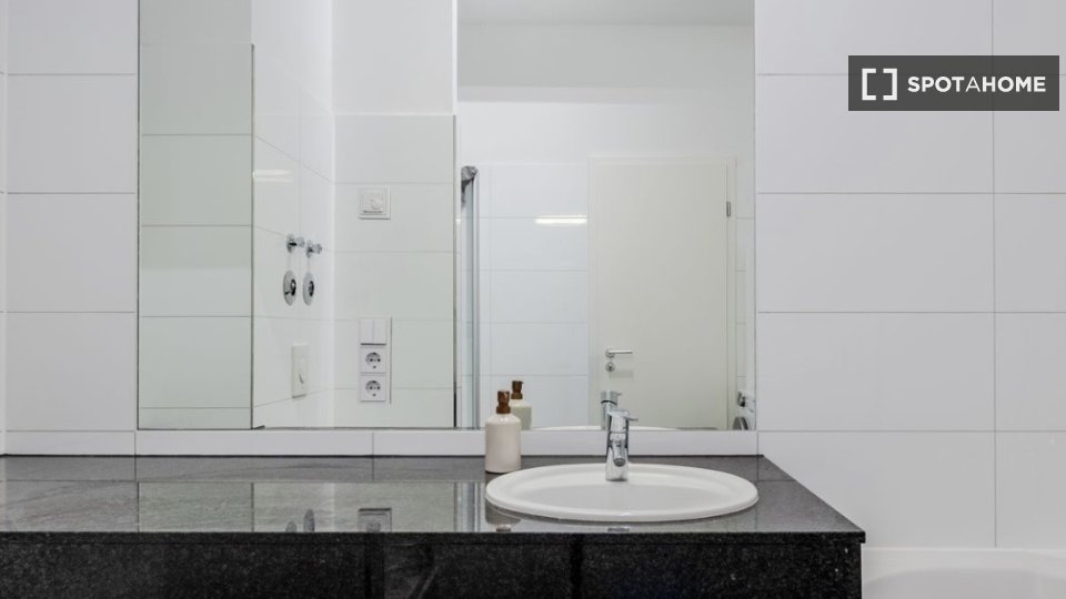 Apartment Berlin, 1 bed, 67m² — photo 11