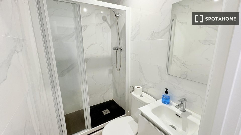 Double room Barcelona, 7 beds, 90m² — photo 11