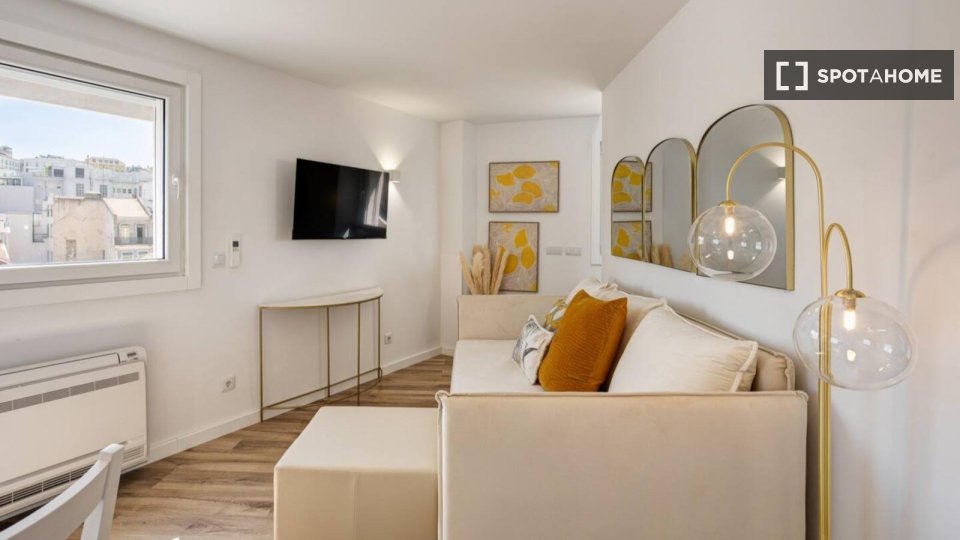 Apartment Lisbon, 2 beds, 70m² — photo 5