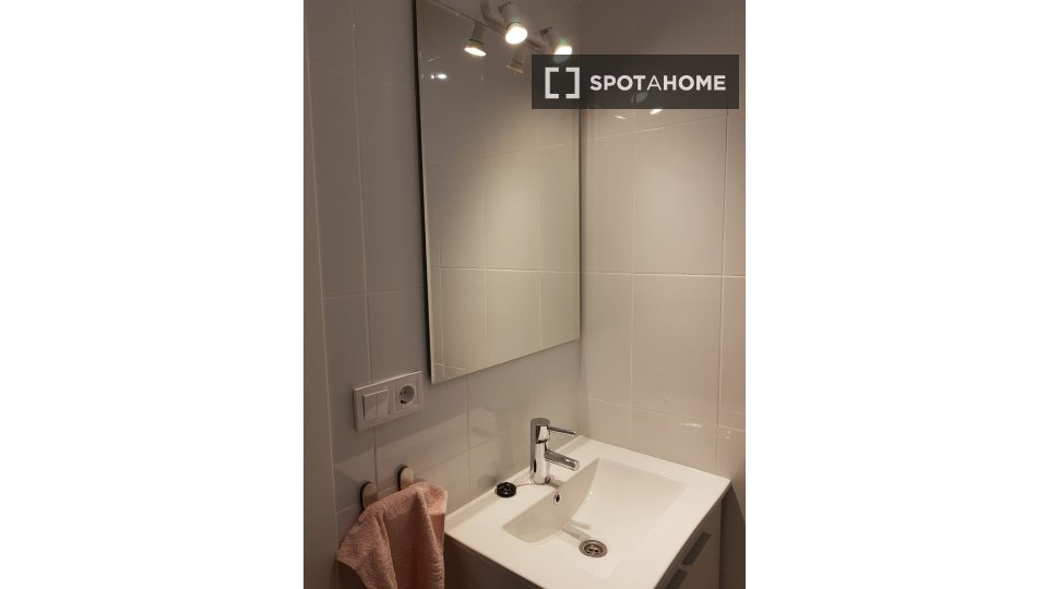 Double room Madrid, 6 beds — photo 3