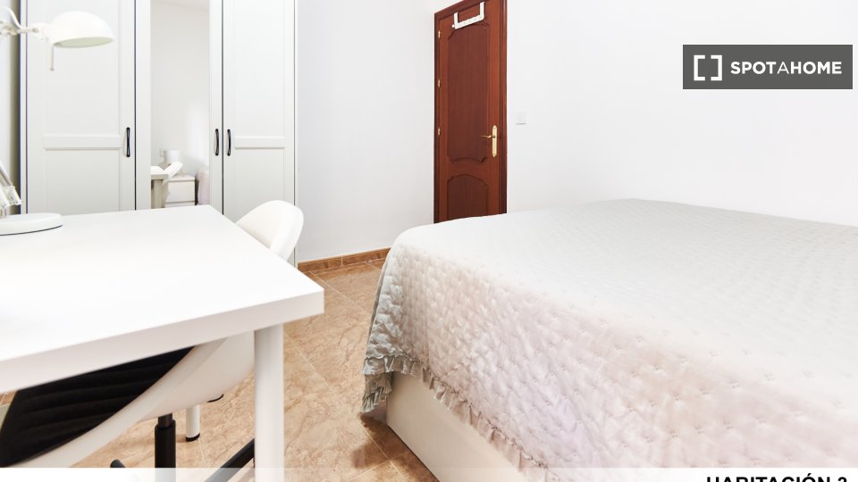 Double room Seville, 3 beds — photo 32