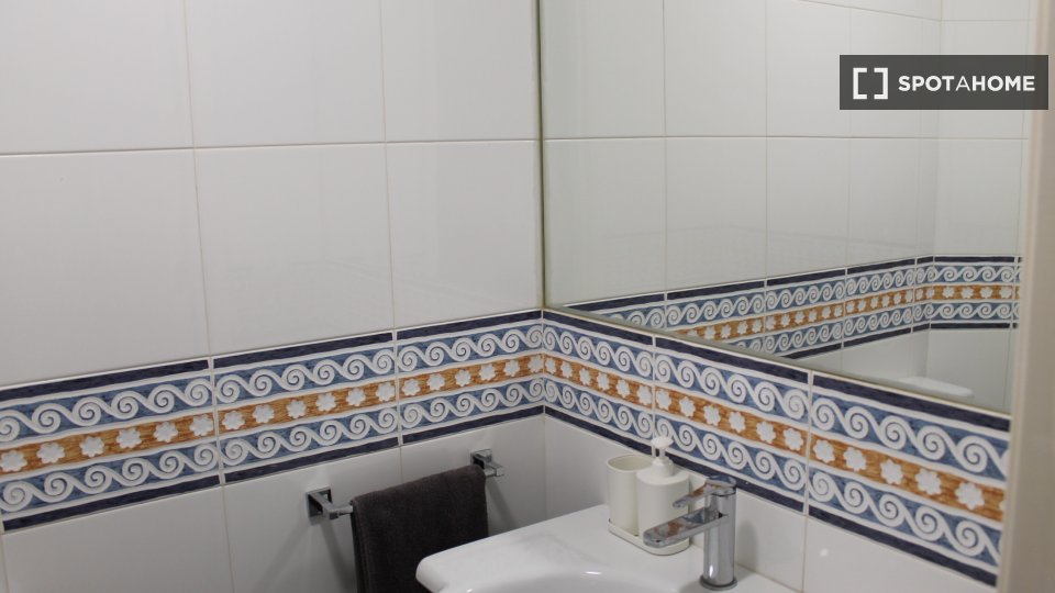 Apartment Lisbon, 2 beds, 106m² — photo 5