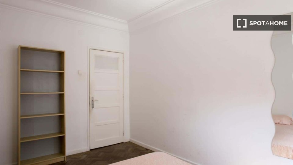 Double room Lisbon, 7 beds — photo 22