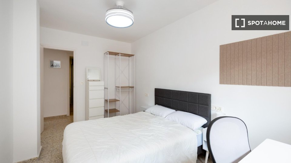 Double room Granada, 5 beds, 150m² — photo 5