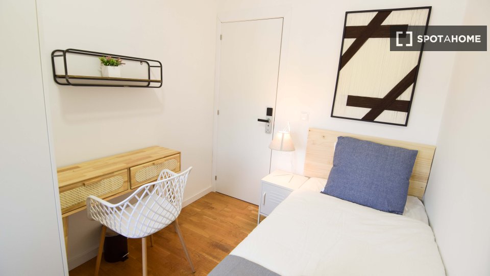 Double room Madrid, 11 beds, 503m² — photo 44