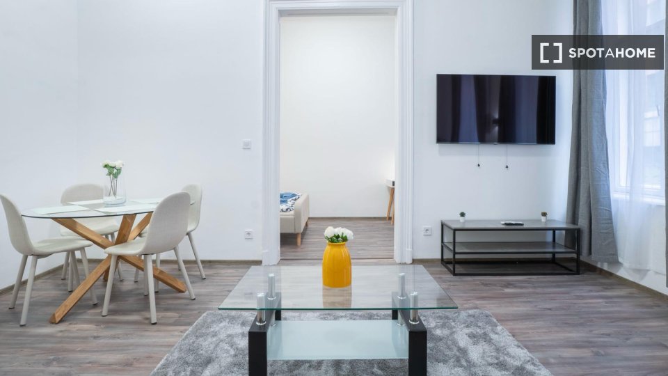 Apartment Budapest, 2 beds, 65m² — photo 9