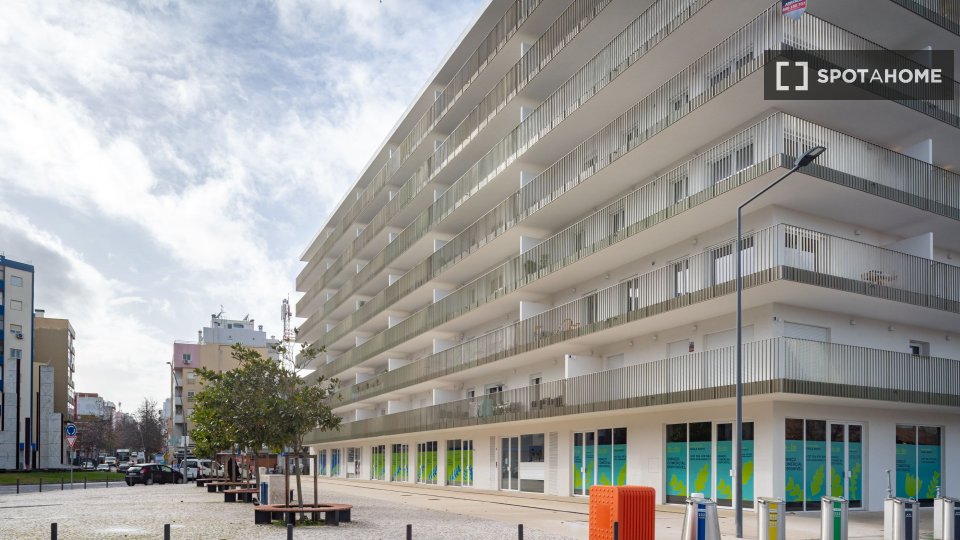 Apartment Lisbon, 3 beds, 142m² — photo 12