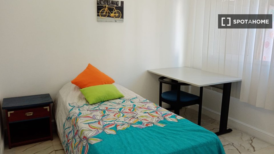 Double room Lisbon, 5 beds — photo 7