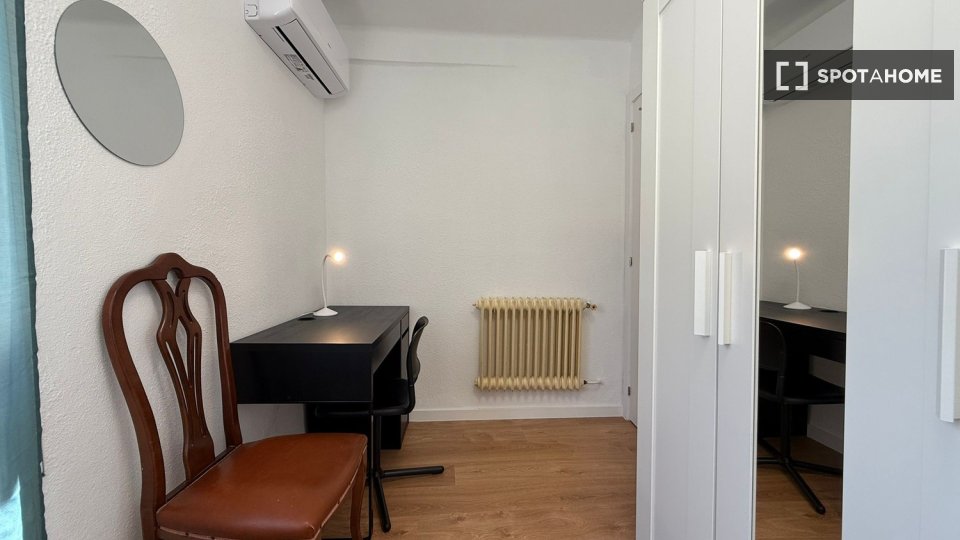 Double room Madrid, 4 beds — photo 13