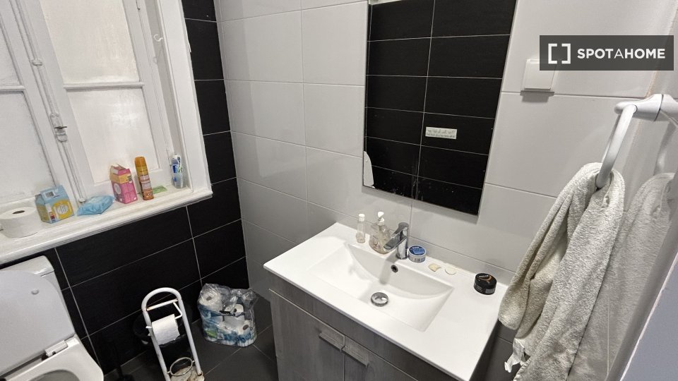 Double room Lisbon, 6 beds — photo 20