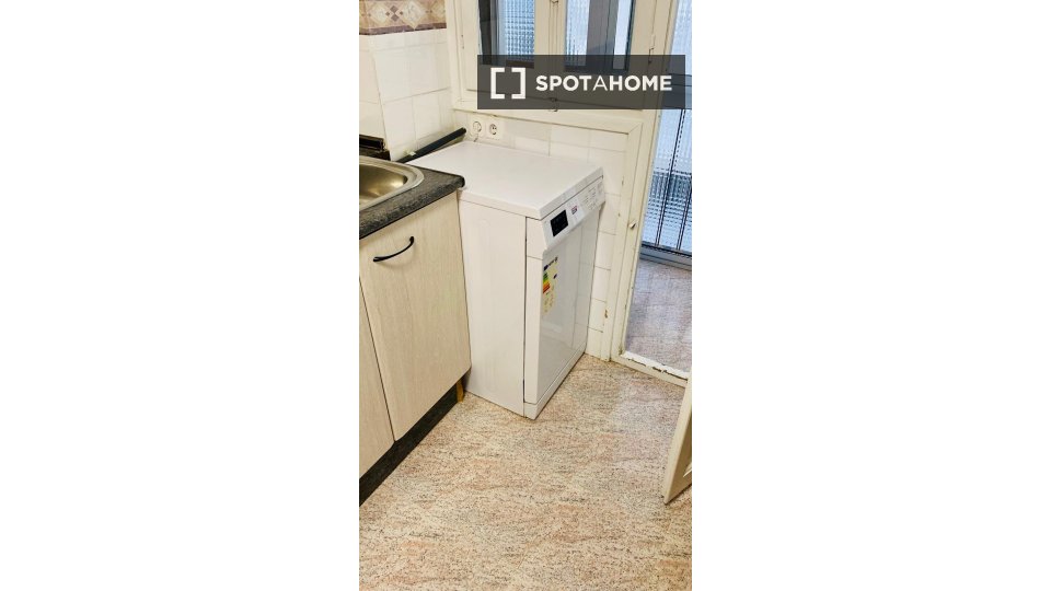 Apartment Valencia, 4 beds, 80m² — photo 11