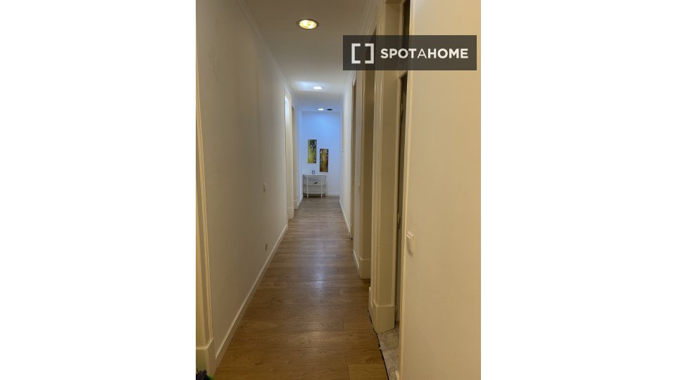 Double room Lisbon, 1 bed, 120m² — photo 5